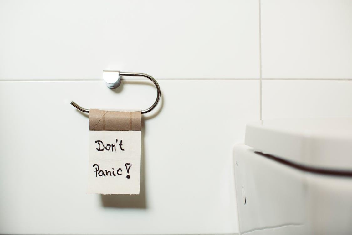 Verstopt toilet? Dit moet je wel en juist niet doen Woning en interieur